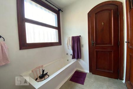 Casa à venda com 544m², 4 quartos e 3 vagasBanheiro da Suíte 2