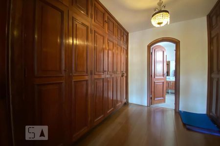 Casa à venda com 544m², 4 quartos e 3 vagasCloset da Suíte 2