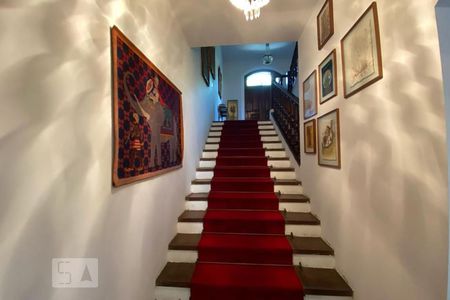 Casa à venda com 544m², 4 quartos e 3 vagasEscada