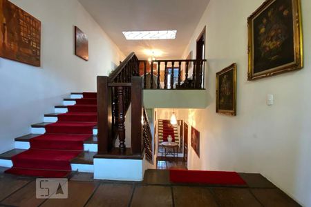 Casa à venda com 544m², 4 quartos e 3 vagasEscada
