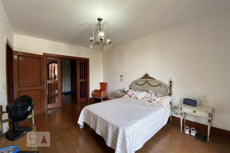 Casa à venda com 544m², 4 quartos e 3 vagasSuíte 2