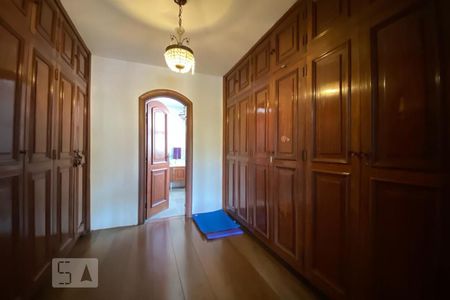 Casa à venda com 544m², 4 quartos e 3 vagasCloset da Suíte 2