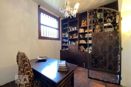 Casa à venda com 544m², 4 quartos e 3 vagasEscritório