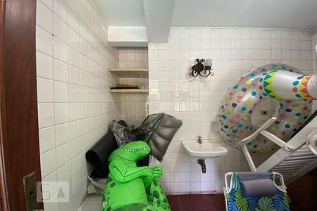 Casa à venda com 544m², 4 quartos e 3 vagasQuintal - Banheiro 2