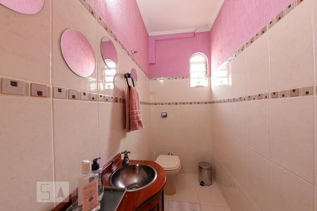 Casa à venda com 142m², 4 quartos e 2 vagasBanheiro