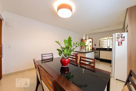 Casa à venda com 142m², 4 quartos e 2 vagasCopa