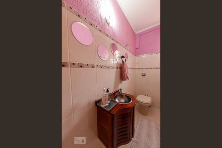 Casa à venda com 142m², 4 quartos e 2 vagasBanheiro