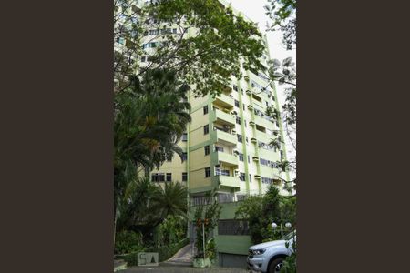 Apartamento para alugar com 200m², 2 quartos e 1 vaga Apartamento para alugar com 200m², 2 quartos e 1 vagaFACHADA