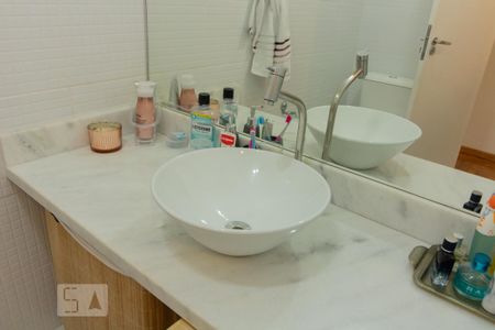 Casa à venda com 100m², 2 quartos e 2 vagasBanheiro Social