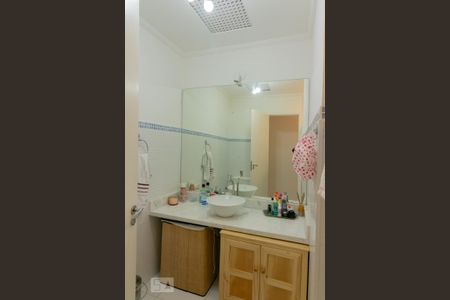Casa à venda com 100m², 2 quartos e 2 vagasBanheiro Social