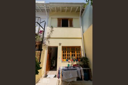 Casa à venda com 100m², 2 quartos e 2 vagasQuintal