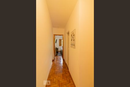 Casa à venda com 100m², 2 quartos e 2 vagasCorredor