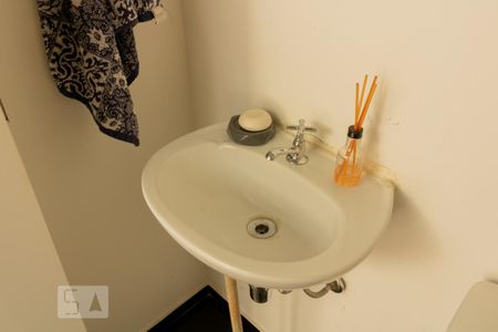 Casa à venda com 100m², 2 quartos e 2 vagasBanheiro de Serviço