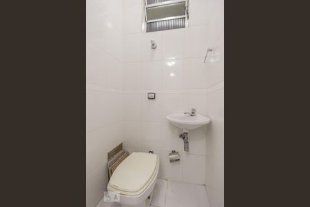 Apartamento para alugar com 80m², 2 quartos e sem vagaBanheiro de Serviço