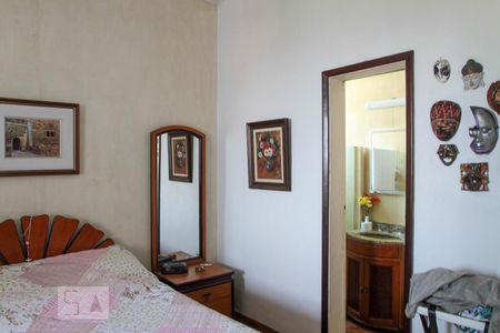 Casa à venda com 378m², 4 quartos e 2 vagas Casa à venda com 378m², 4 quartos e 2 vagasQuarto 4 - Suíte