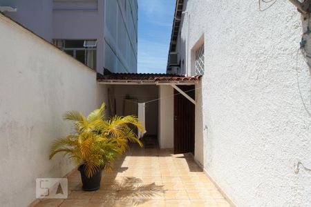 Casa à venda com 378m², 4 quartos e 2 vagas Casa à venda com 378m², 4 quartos e 2 vagasPátio