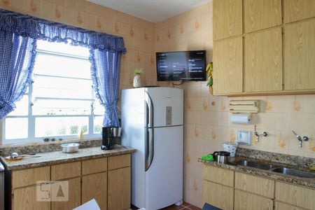 Casa à venda com 378m², 4 quartos e 2 vagas Casa à venda com 378m², 4 quartos e 2 vagasCozinha