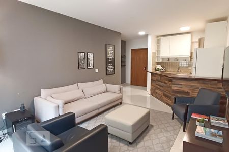 Sala e cozinha de apartamento para alugar com 1 quarto, 56m² em Alphaville Industrial, Barueri