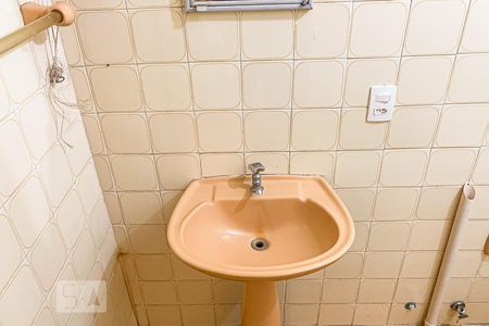 Banheiro de kitnet/studio à venda com 1 quarto, 30m² em Centro, Campinas