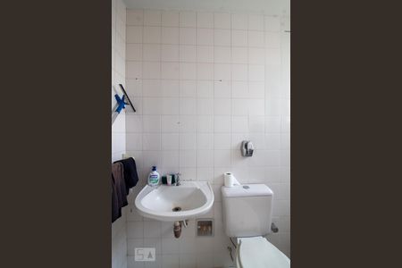 Apartamento à venda com 200m², 3 quartos e 2 vagas Apartamento à venda com 200m², 3 quartos e 2 vagasBanheiro de Serviço