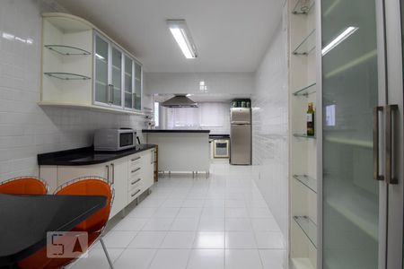 Apartamento à venda com 200m², 3 quartos e 2 vagas Apartamento à venda com 200m², 3 quartos e 2 vagasCozinha