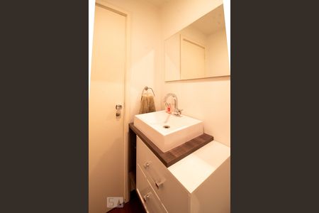 Apartamento à venda com 200m², 3 quartos e 2 vagas Apartamento à venda com 200m², 3 quartos e 2 vagasLavabo