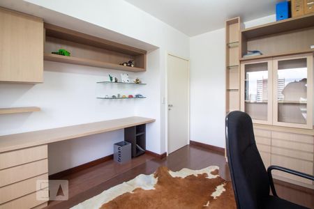 Apartamento à venda com 200m², 3 quartos e 2 vagas Apartamento à venda com 200m², 3 quartos e 2 vagasEscritório