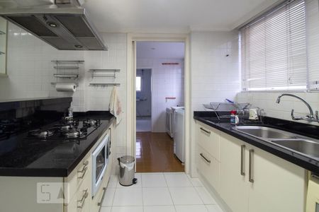 Apartamento à venda com 200m², 3 quartos e 2 vagas Apartamento à venda com 200m², 3 quartos e 2 vagasCozinha