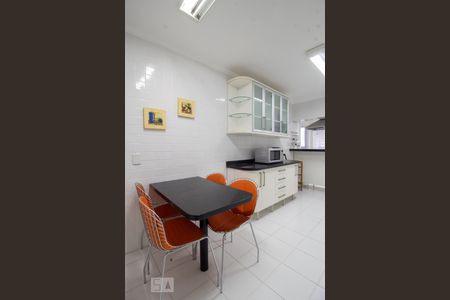 Apartamento à venda com 200m², 3 quartos e 2 vagas Apartamento à venda com 200m², 3 quartos e 2 vagasCozinha
