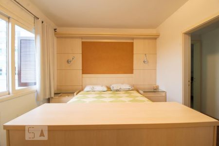 Apartamento à venda com 200m², 3 quartos e 2 vagas Apartamento à venda com 200m², 3 quartos e 2 vagasSuíte 1