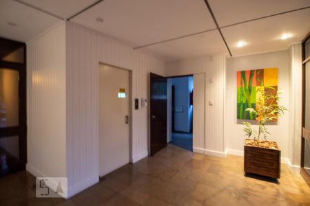 Apartamento à venda com 200m², 3 quartos e 2 vagas Apartamento à venda com 200m², 3 quartos e 2 vagasÁrea comum