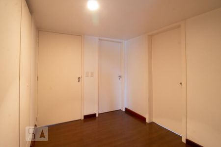 Apartamento à venda com 200m², 3 quartos e 2 vagas Apartamento à venda com 200m², 3 quartos e 2 vagasHall