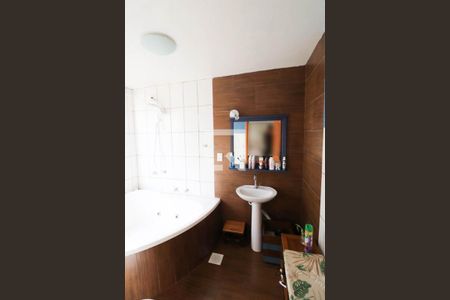 Casa à venda com 700m², 2 quartos e 2 vagasBanheiro 