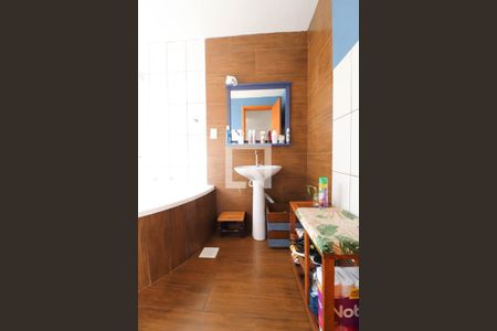 Casa à venda com 700m², 2 quartos e 2 vagasBanheiro 