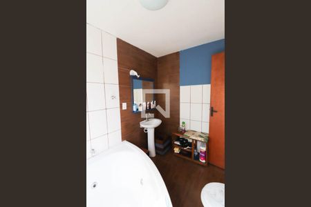 Casa à venda com 700m², 2 quartos e 2 vagasBanheiro 