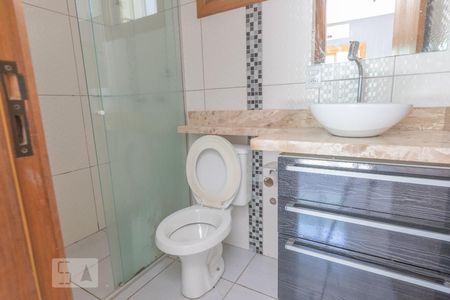 Banheiro da suíte 1 de casa de condomínio à venda com 3 quartos, 98m² em Aberta dos Morros, Porto Alegre