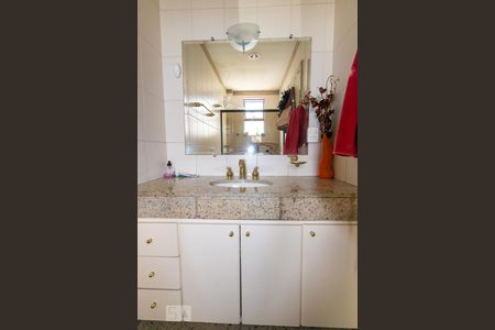 Apartamento à venda com 200m², 4 quartos e 3 vagasDetalhe do banheiro