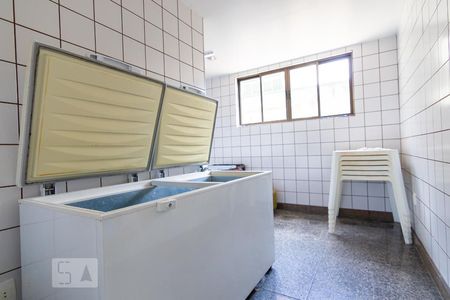 Apartamento à venda com 200m², 4 quartos e 3 vagasCozinha do salão de festa