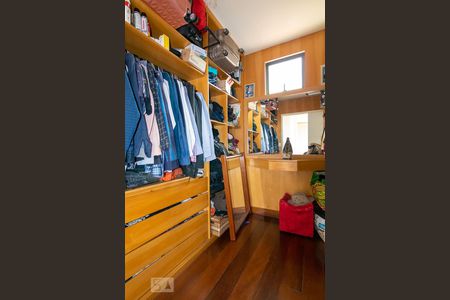 Apartamento à venda com 200m², 4 quartos e 3 vagasCloset