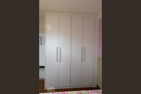 Apartamento à venda com 200m², 4 quartos e 3 vagasDetalhe da suite