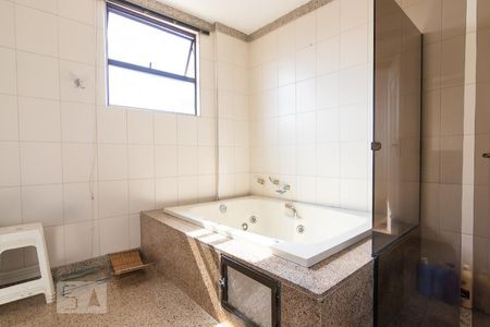 Apartamento à venda com 200m², 4 quartos e 3 vagasBanheiro da suite
