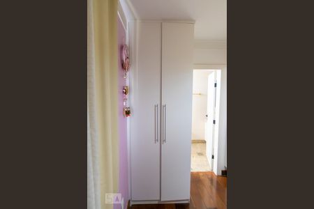 Apartamento à venda com 200m², 4 quartos e 3 vagasDetalhe da suite