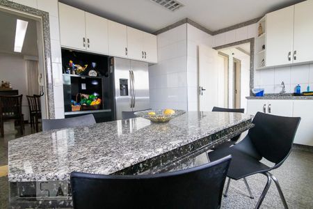Apartamento à venda com 200m², 4 quartos e 3 vagasCozinha