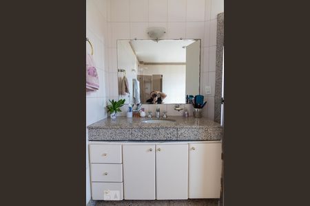 Apartamento à venda com 200m², 4 quartos e 3 vagasdetalhe do banheiro