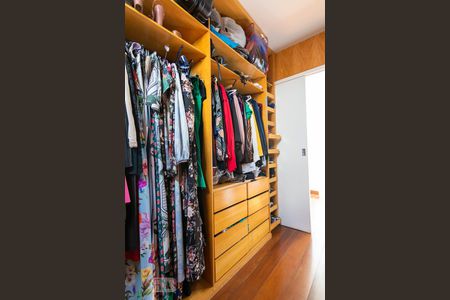 Apartamento à venda com 200m², 4 quartos e 3 vagasCloset