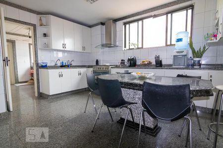 Apartamento à venda com 200m², 4 quartos e 3 vagasCozinha