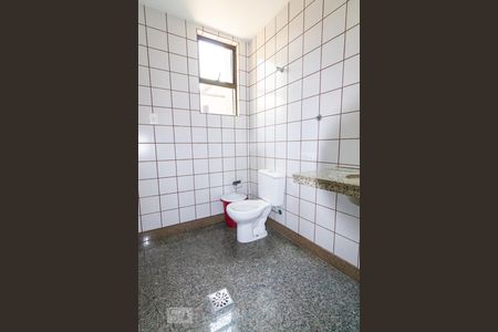 Apartamento à venda com 200m², 4 quartos e 3 vagasBanheiro do salão de festa