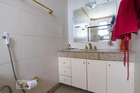 Apartamento à venda com 200m², 4 quartos e 3 vagasBanheiro da suite