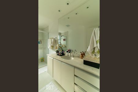 Apartamento para alugar com 155m², 2 quartos e 2 vagas Apartamento para alugar com 155m², 2 quartos e 2 vagasBanheiro da Suíte 1