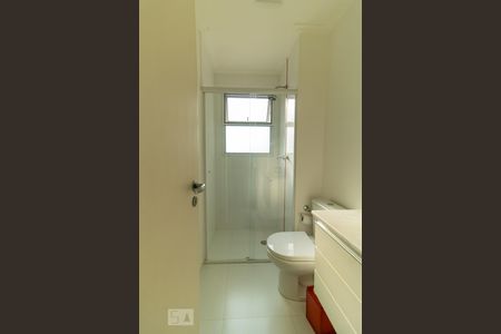 Apartamento para alugar com 155m², 2 quartos e 2 vagas Apartamento para alugar com 155m², 2 quartos e 2 vagasBanheiro do corredor